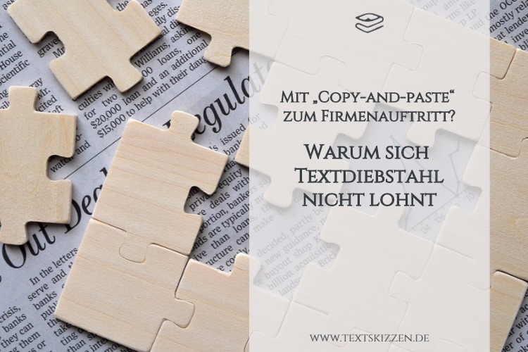 Copy and paste? Textdiebstahl und Urheberrechtsverletzungen lohnen sich nicht. Motiv Puzzleteile über Zeitungsseite.