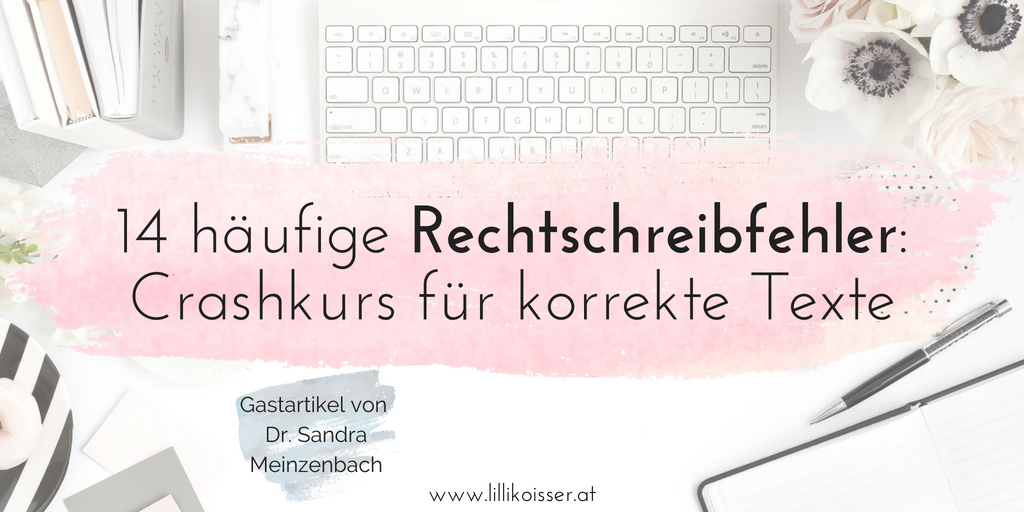 Beliebte Rechtschreibfehler: Crashkurs für korrekte Texte. Motiv Schreibtisch, PC-Tastatur, Bücher, Stift und Blumen