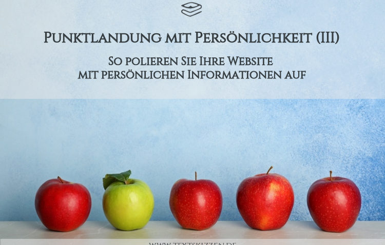 Persönlichkeit für die Firmenwebsite: Vier rote Äpfel und ein grüner Apfel vor hellblauem Hintergrund