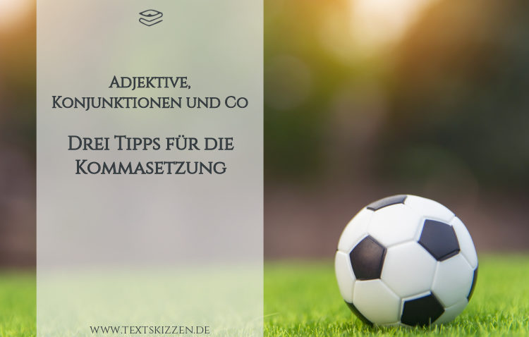 Fußball auf Rasen und Beitragstitel: korrekte Kommasetzung bei Adjektiven und Konjunktionen