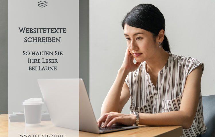 Websitetexte schreiben: Junge Frau mit Notebook und Kaffeebecher am Schreibtisch