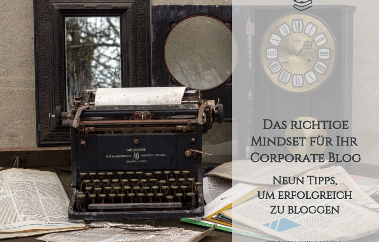 Das richtige Mindset für das Corporate Blog: Schreibmaschine, Papiere und Uhr auf einem Tisch
