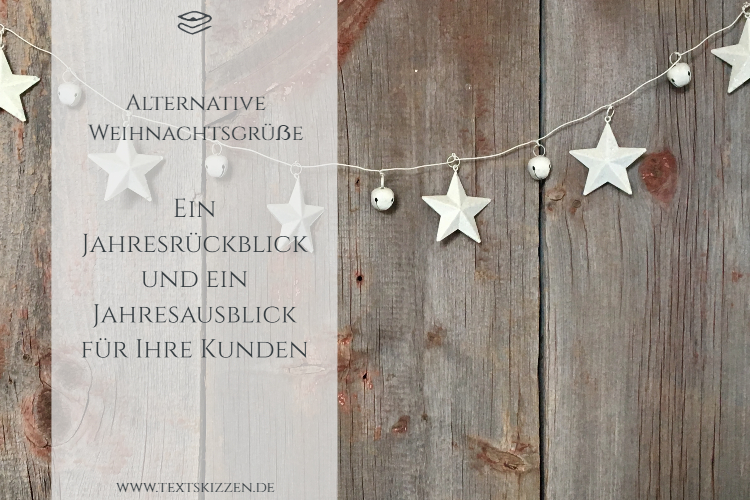 Alternative Weihnachtsgrüße: Beitragstitel vor Motiv einer Holzwand mit Sternenkette